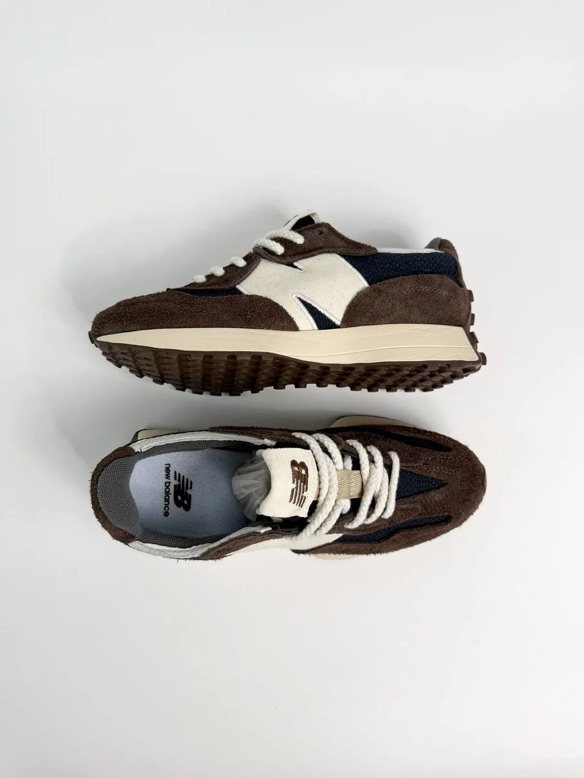 New Balance 327