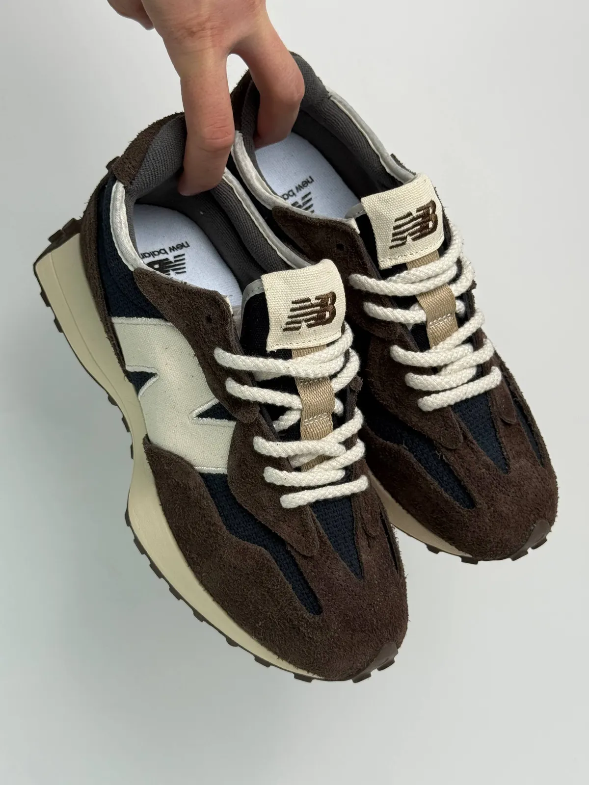 New Balance 327