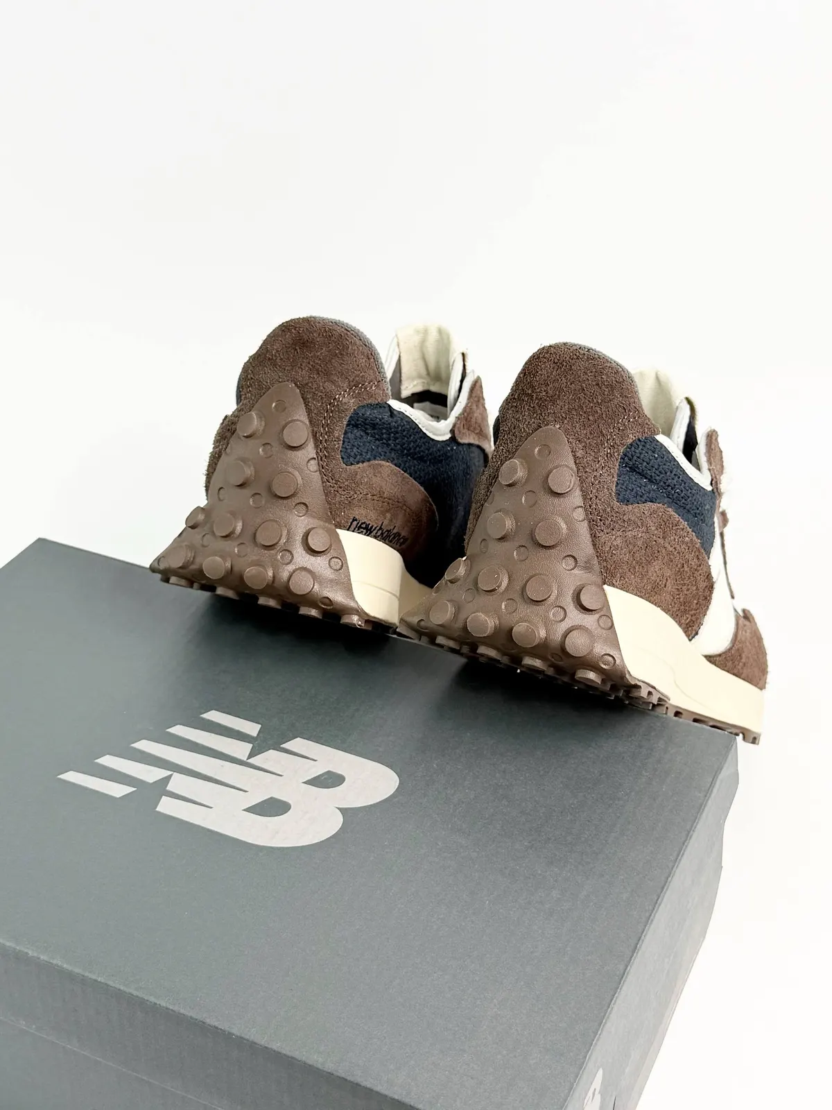 New Balance 327