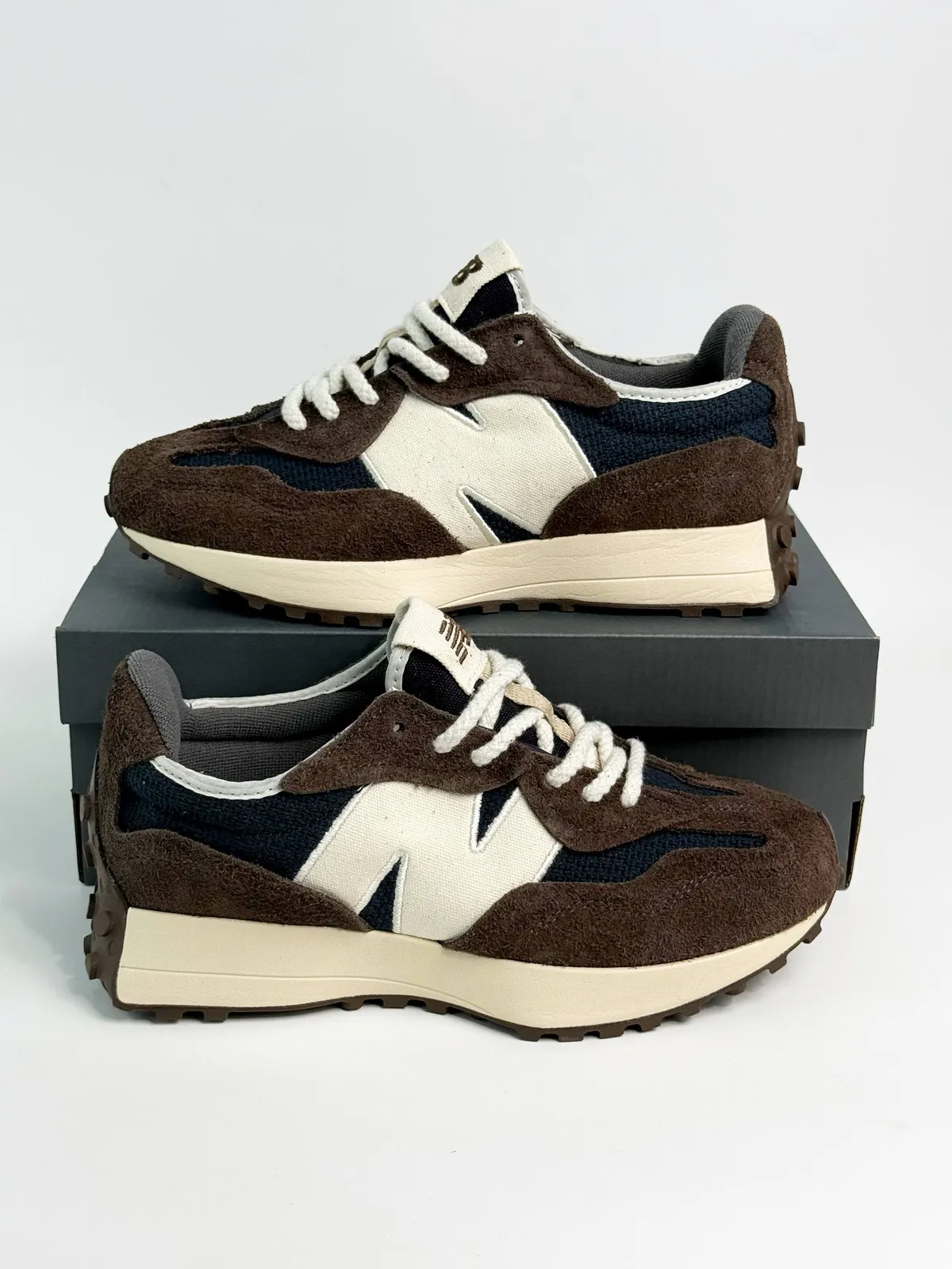 New Balance 327
