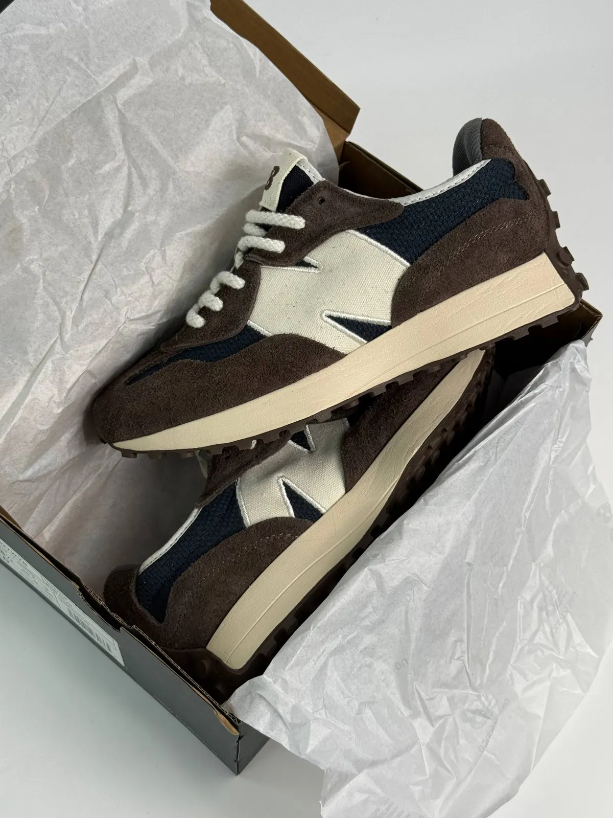 New Balance 327