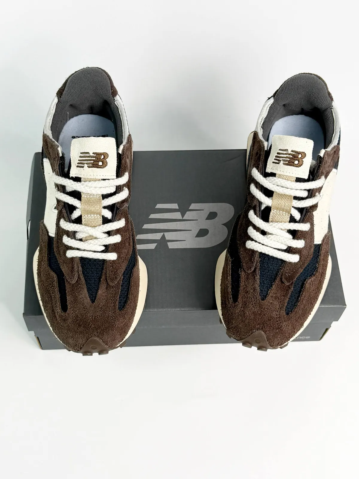 New Balance 327