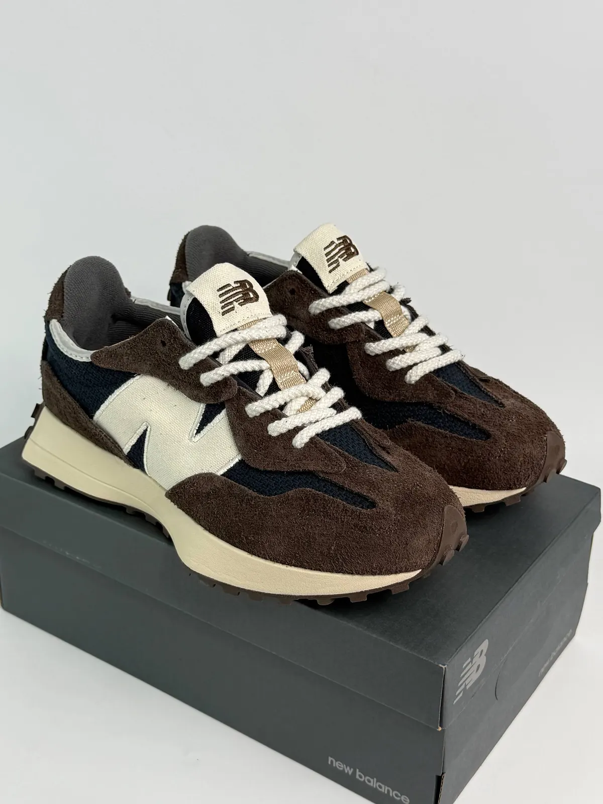 New Balance 327
