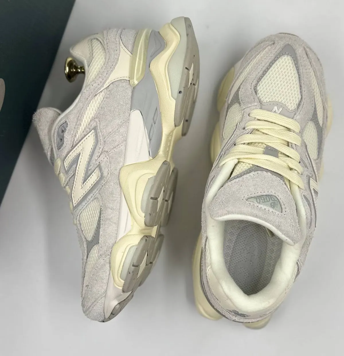New Balance 9060