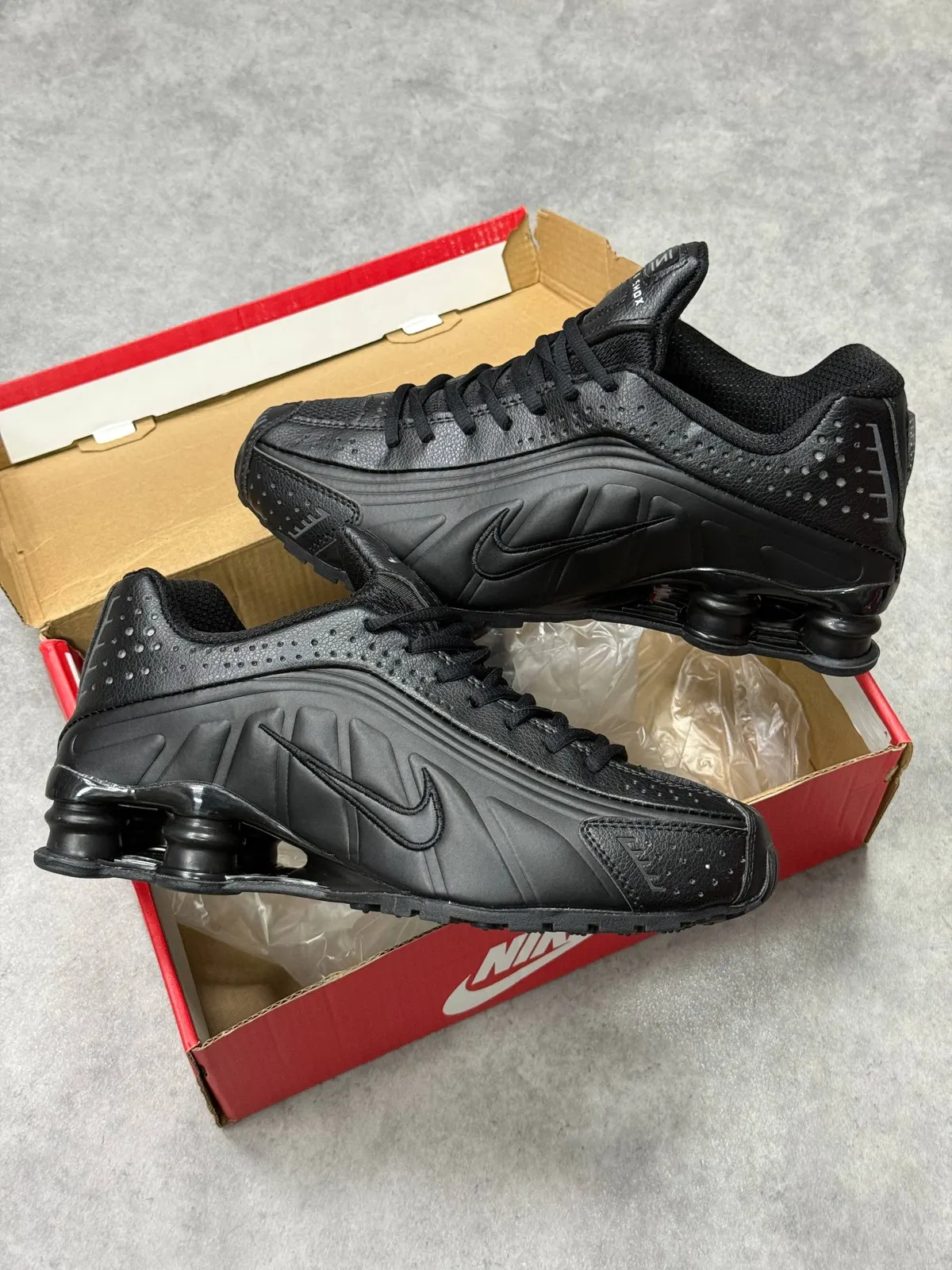 Nike Shox R4