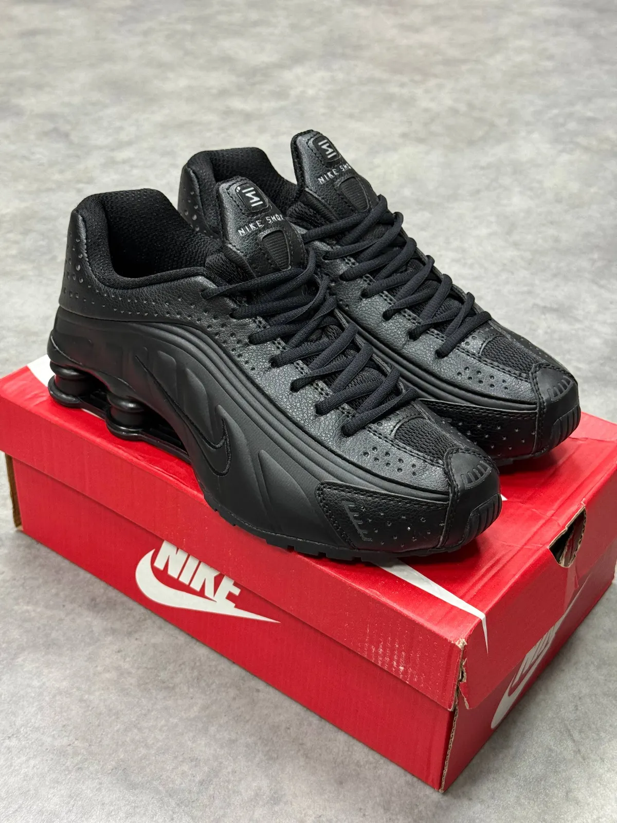 Nike Shox R4