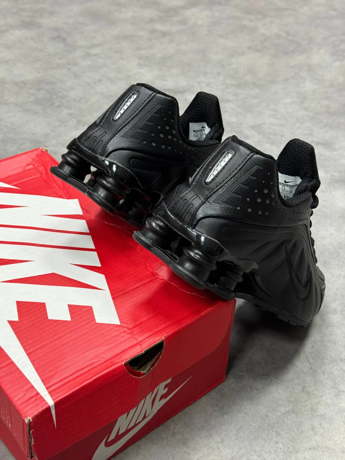 Nike Shox R4