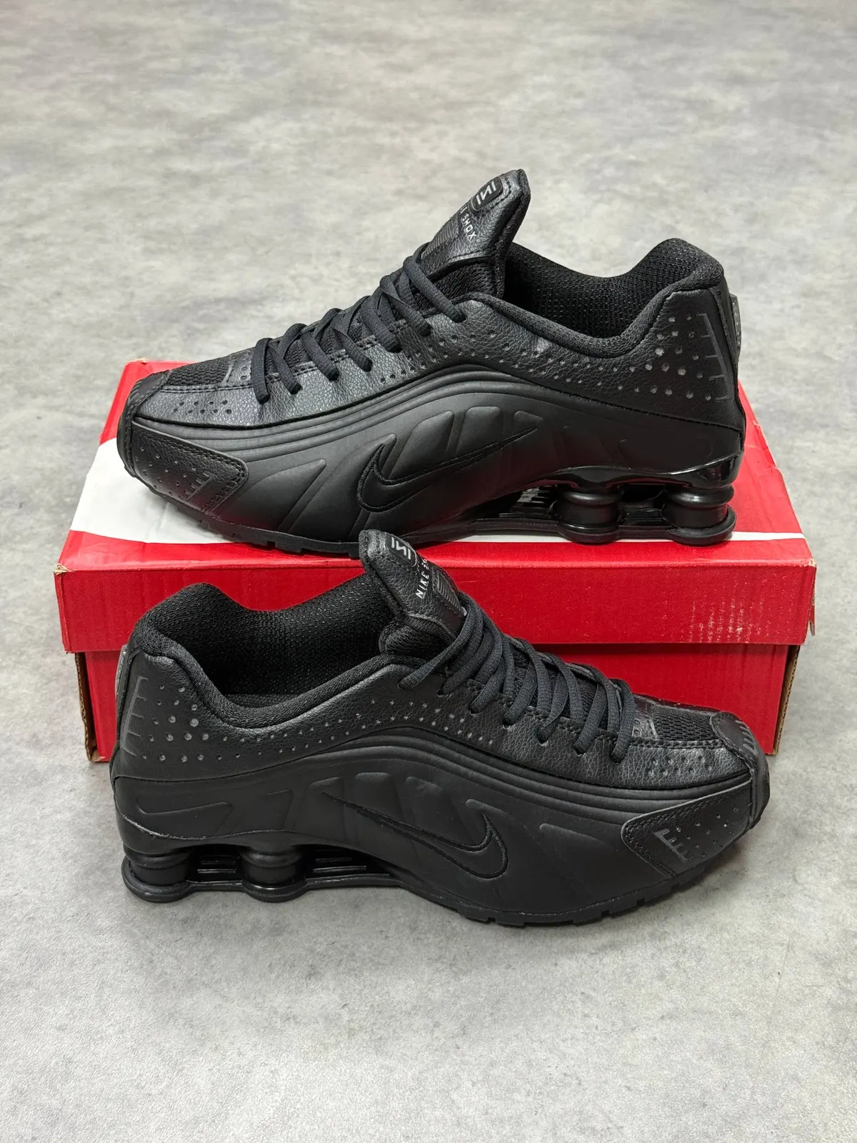 Nike Shox R4