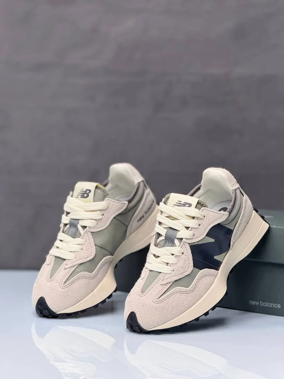 New Balance 327