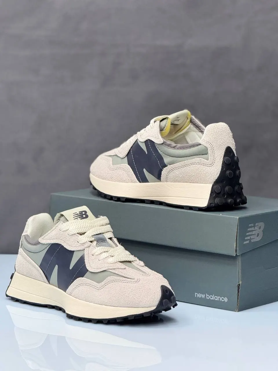 New Balance 327