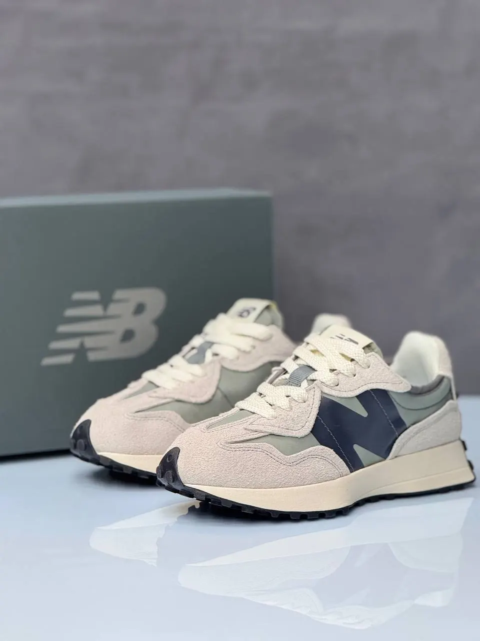New Balance 327