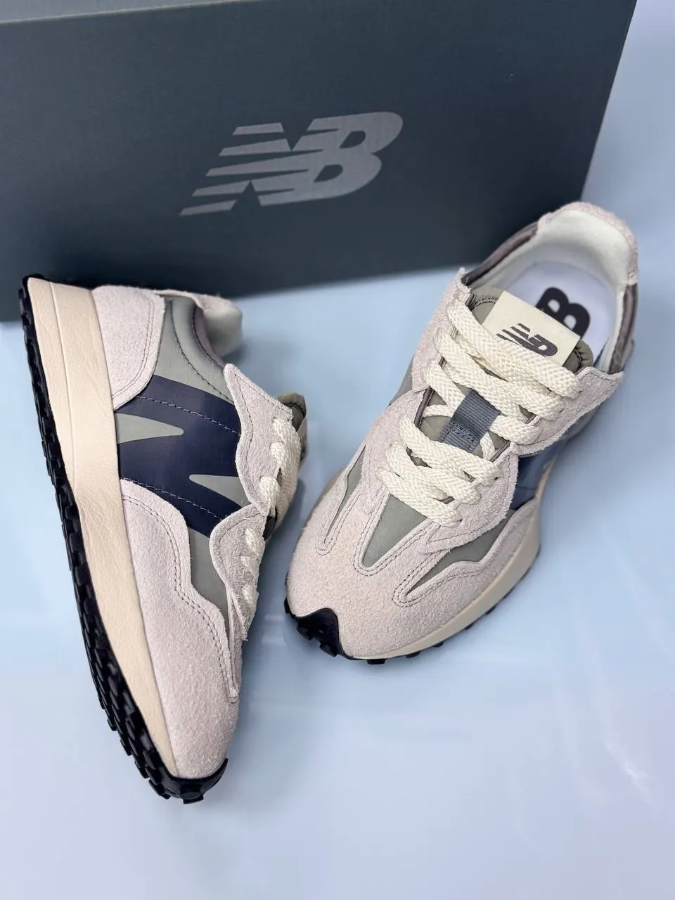 New Balance 327