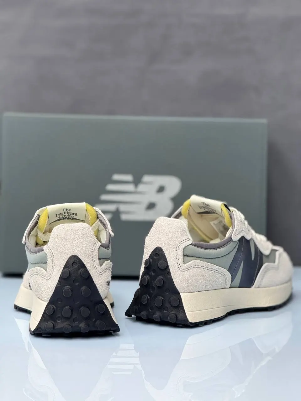 New Balance 327