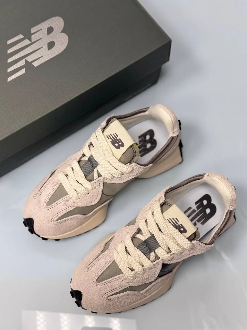 New Balance 327