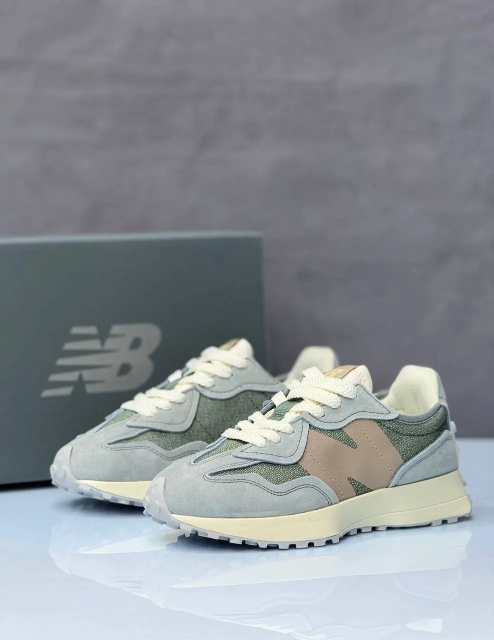New Balance 327