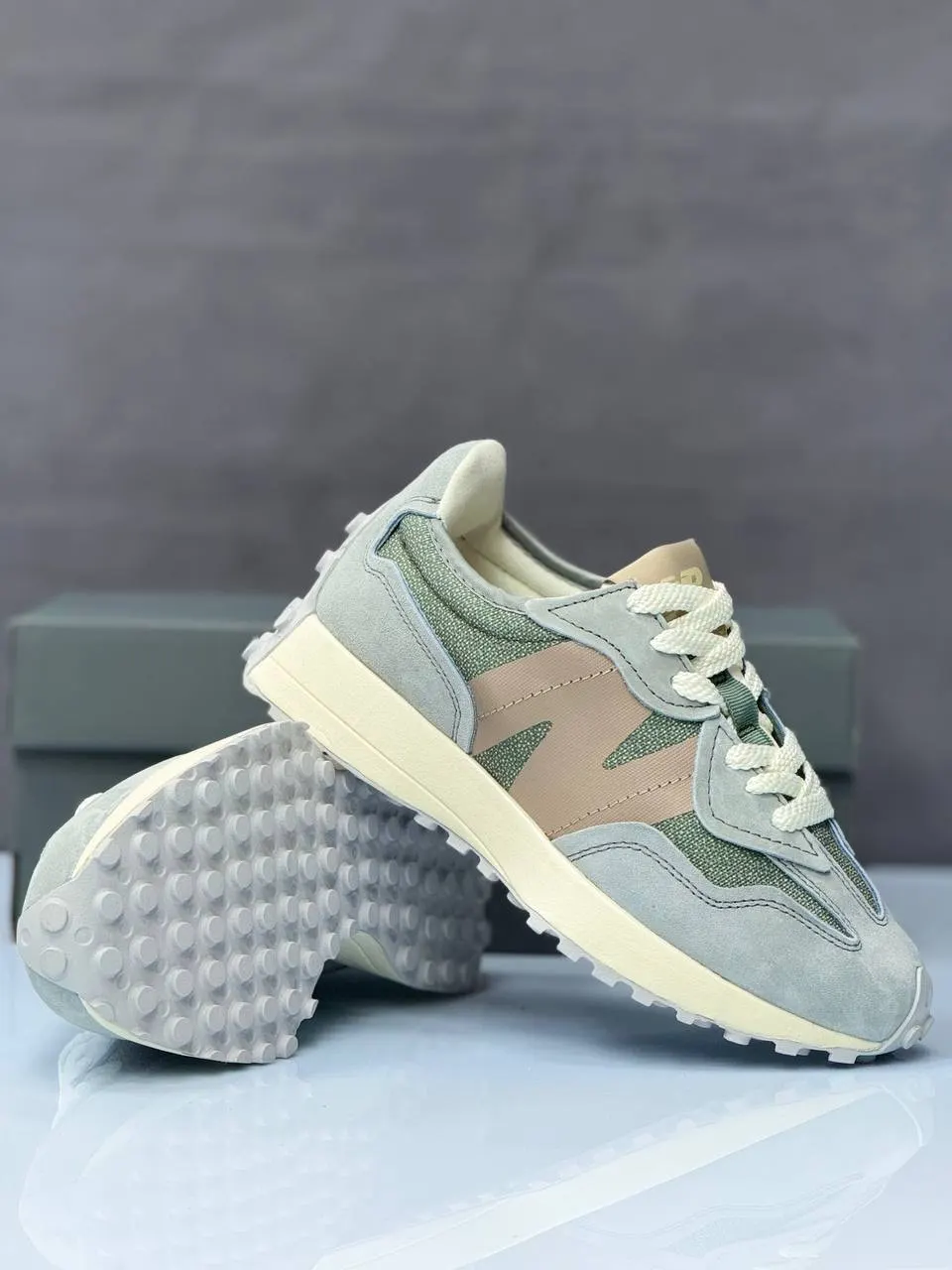 New Balance 327