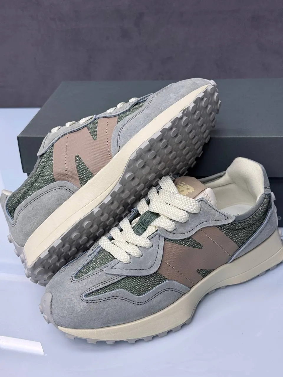New Balance 327