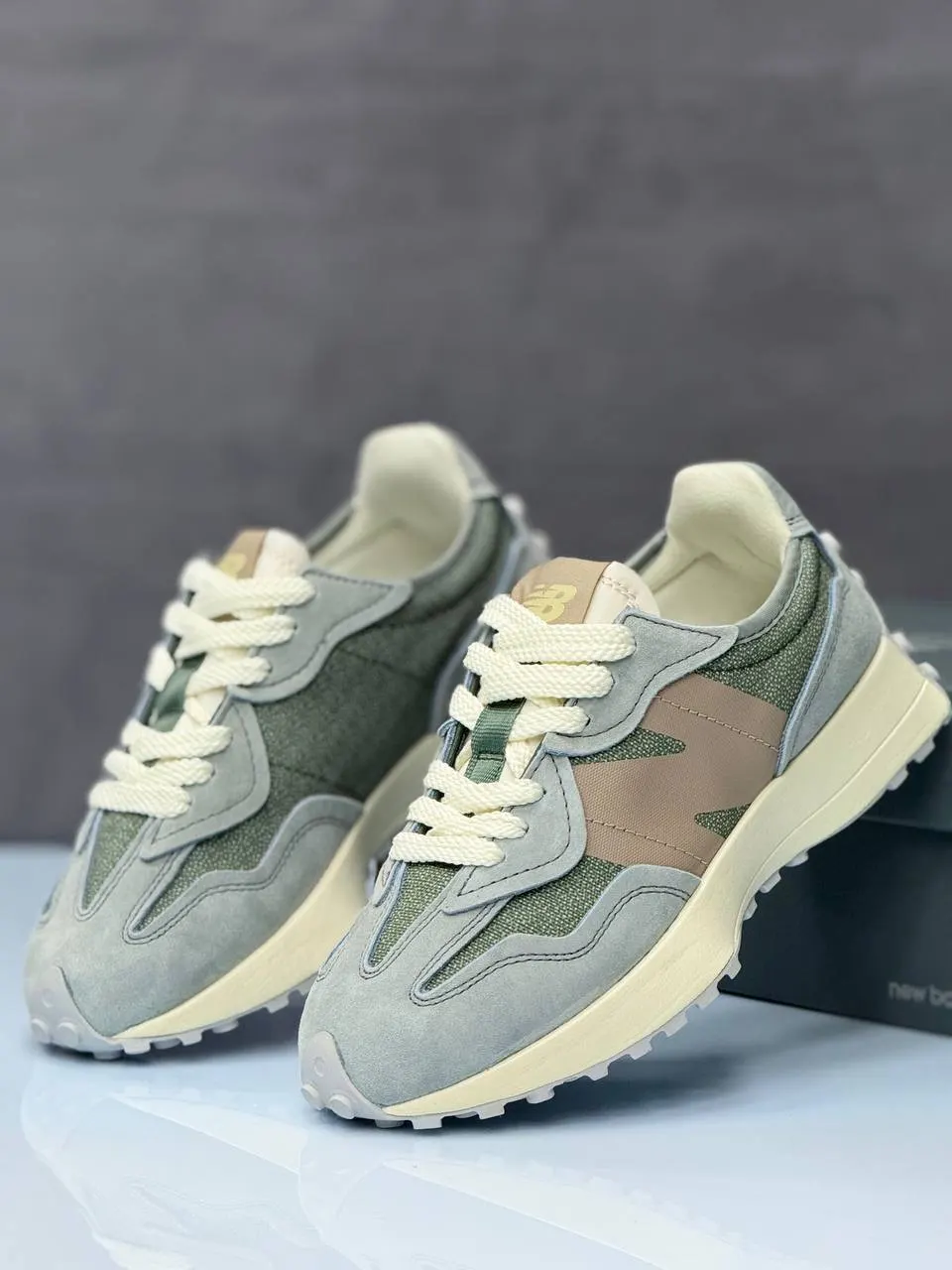 New Balance 327