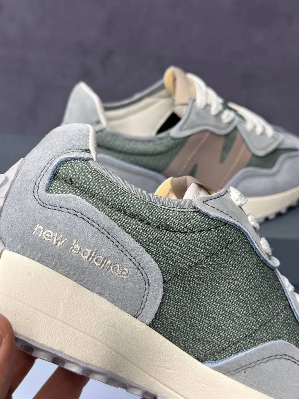 New Balance 327