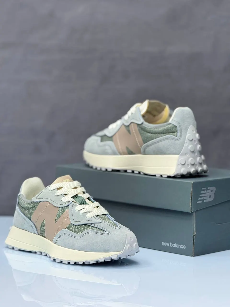 New Balance 327