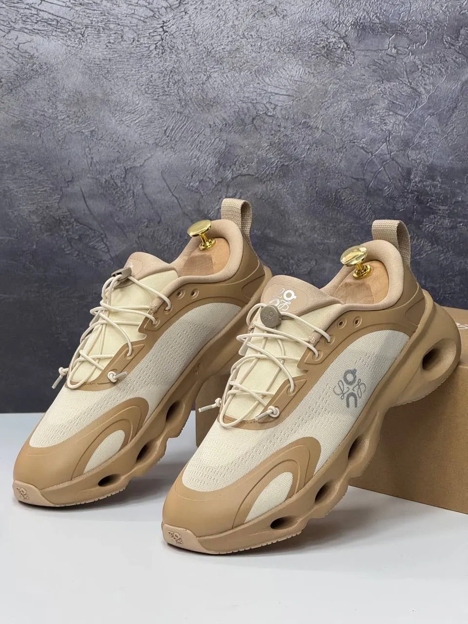 On Cloudsolo x Loewe