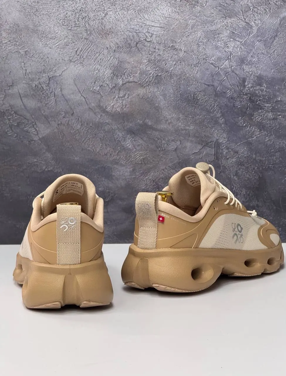 On Cloudsolo x Loewe