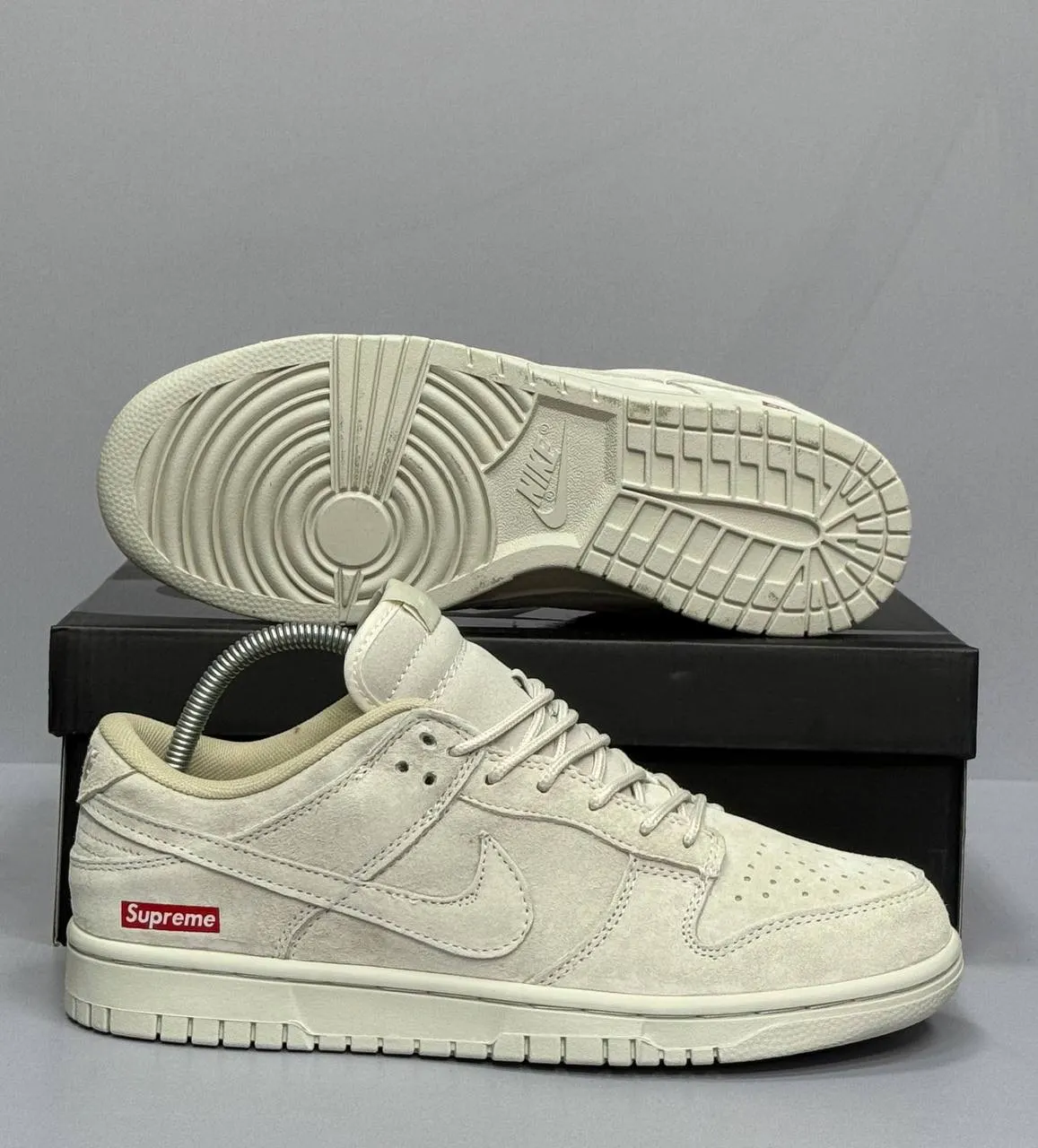 Nike SB Dunk Low x Supreme