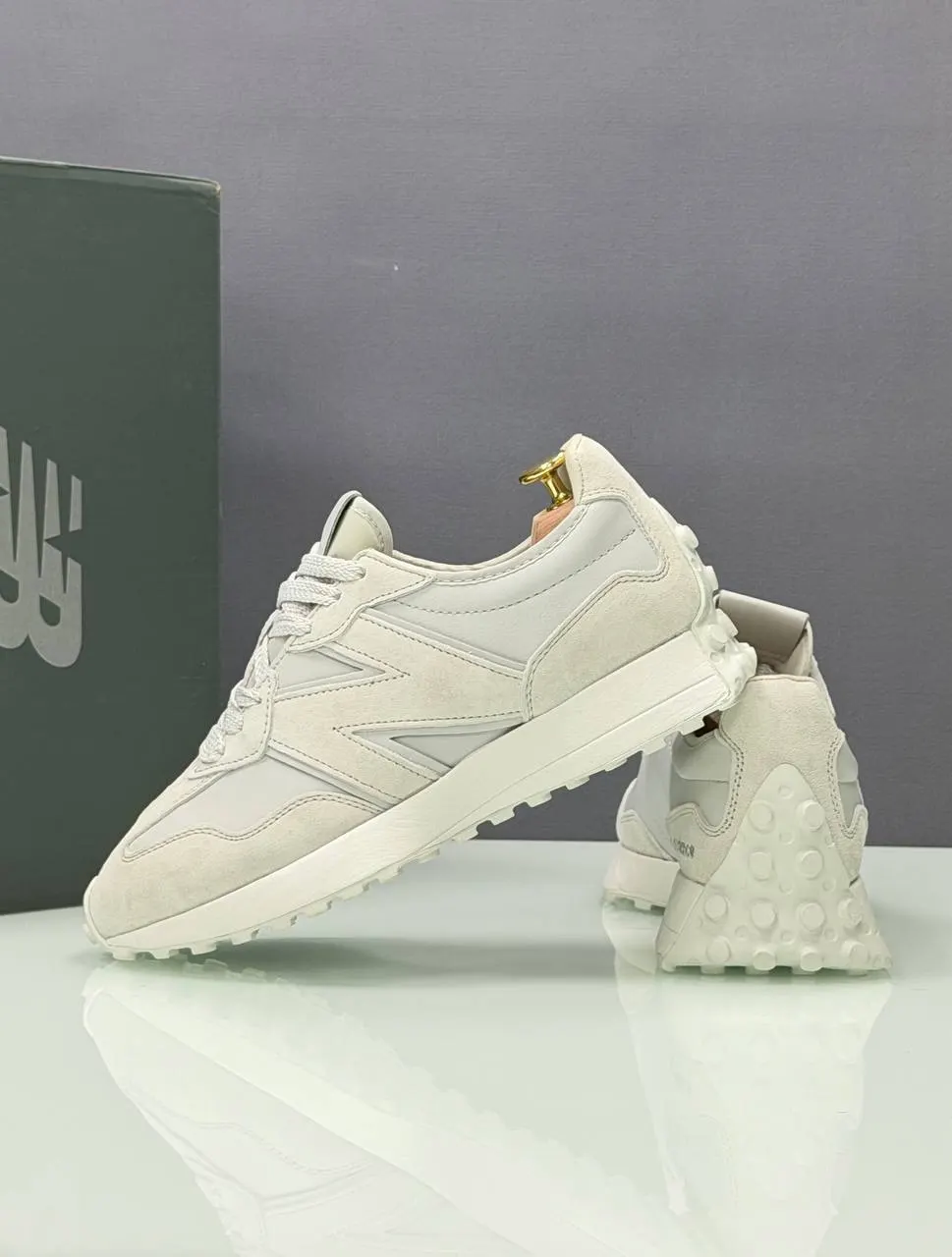 New Balance 327