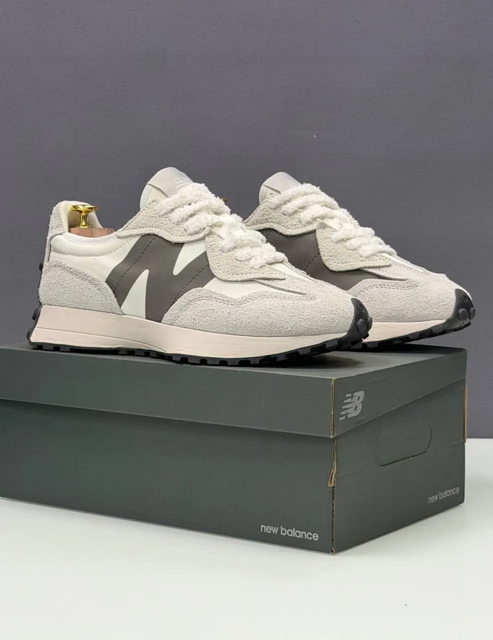 New Balance 327