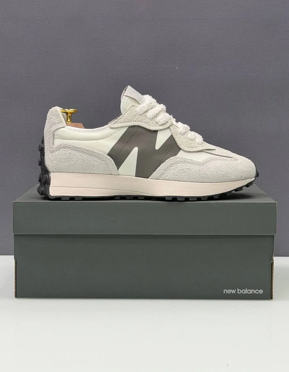 New Balance 327