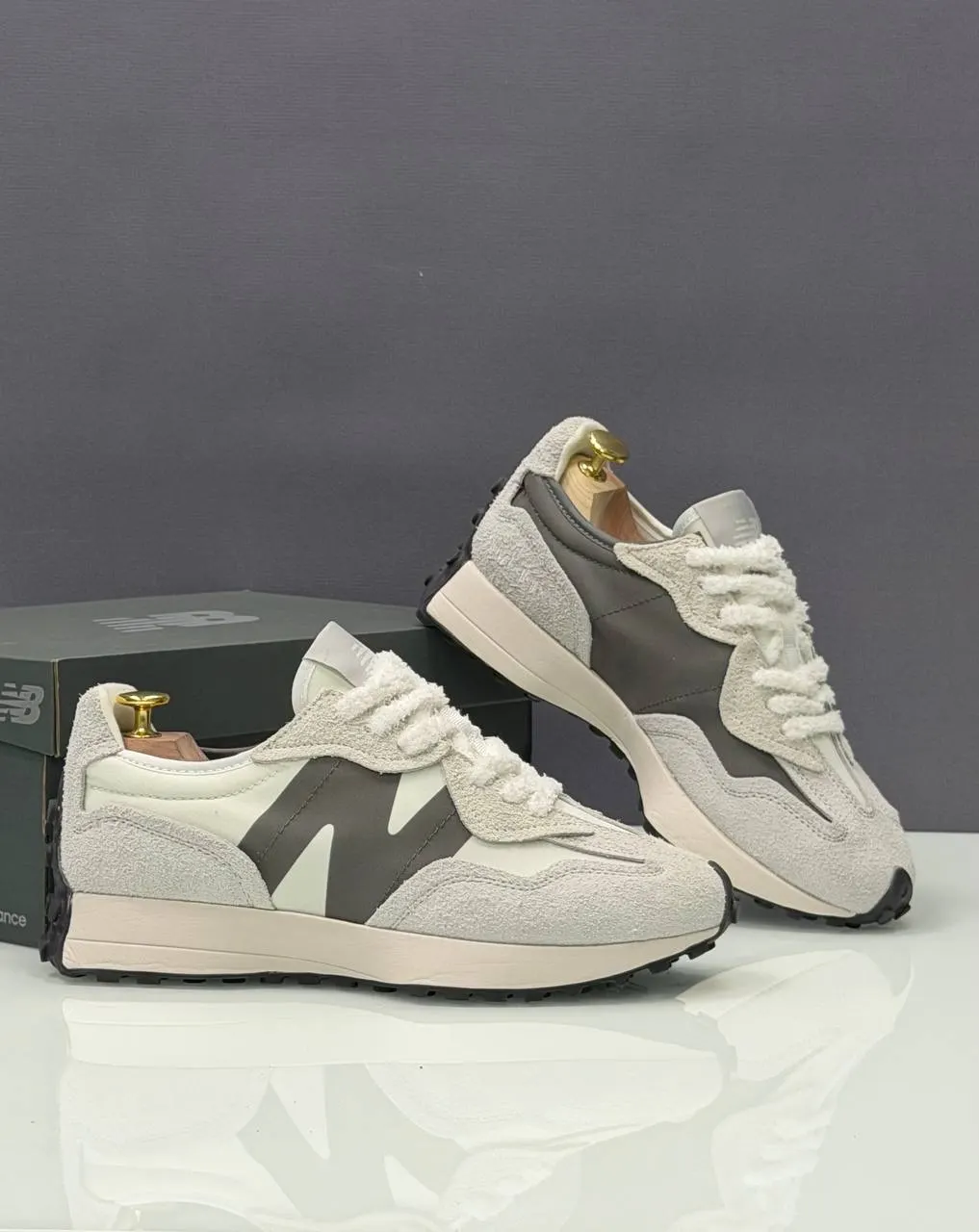 New Balance 327