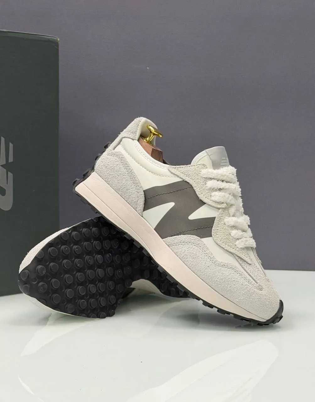 New Balance 327