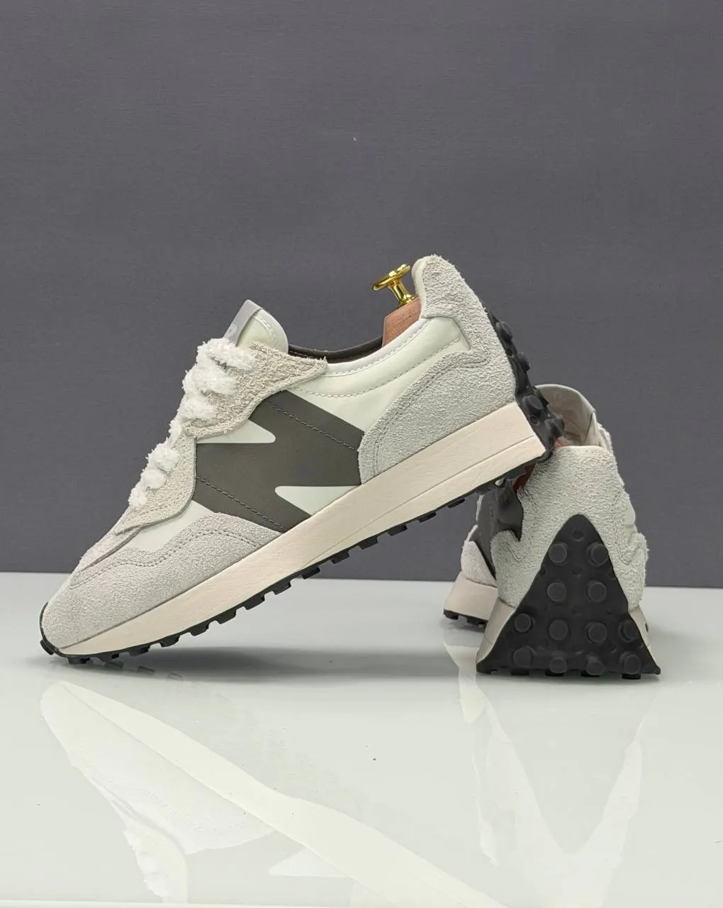New Balance 327