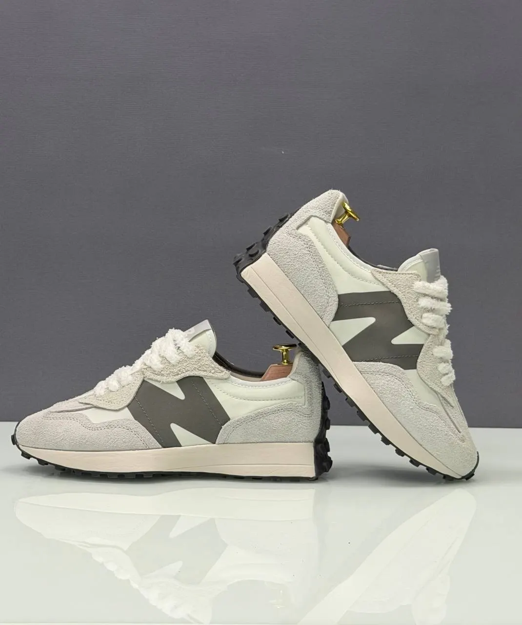 New Balance 327
