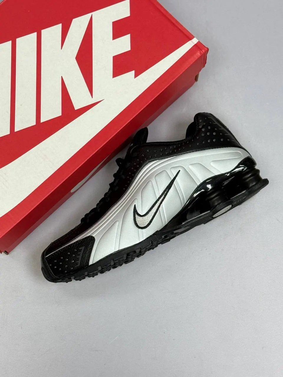 Nike Shox R4