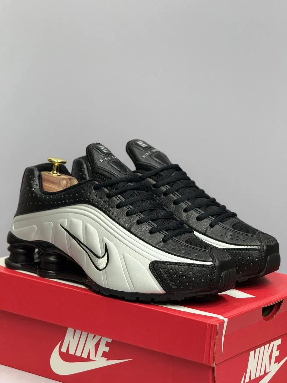 Nike Shox R4