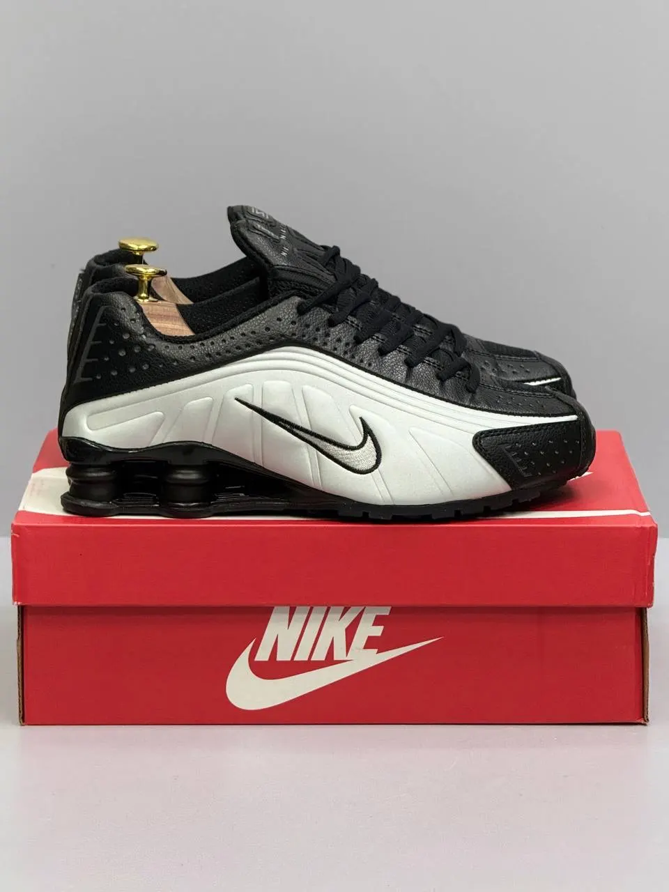 Nike Shox R4