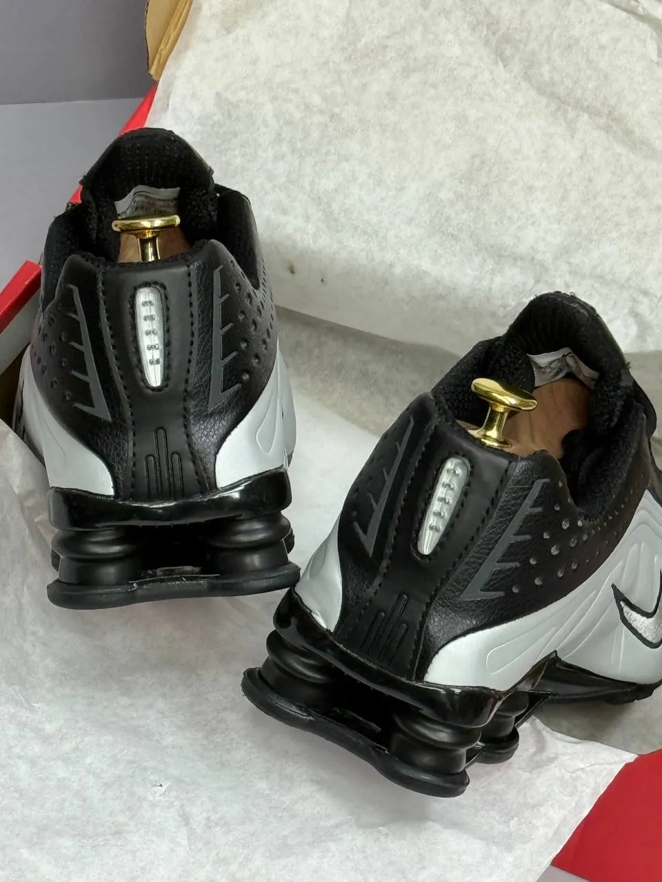 Nike Shox R4