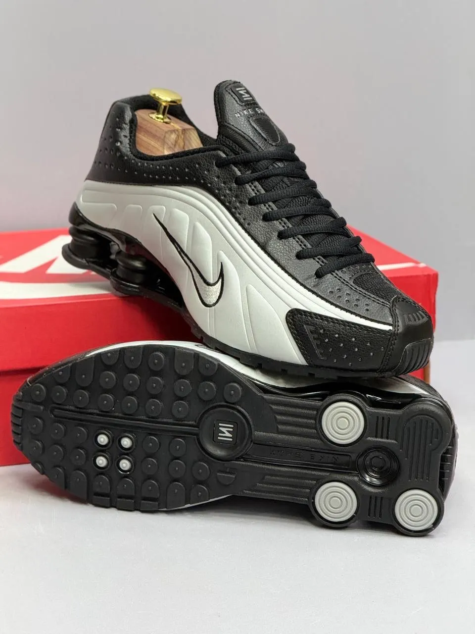 Nike Shox R4