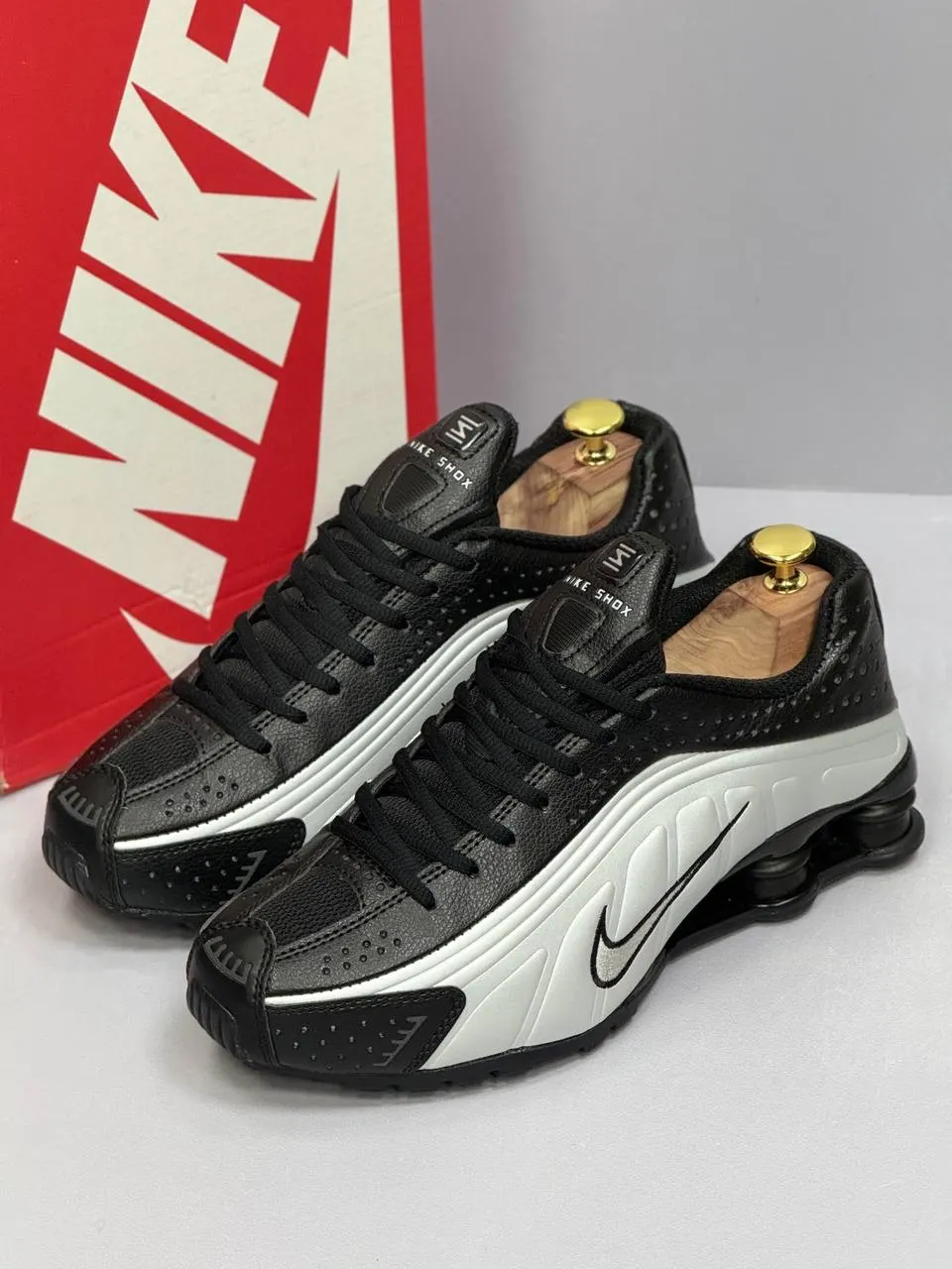 Nike Shox R4