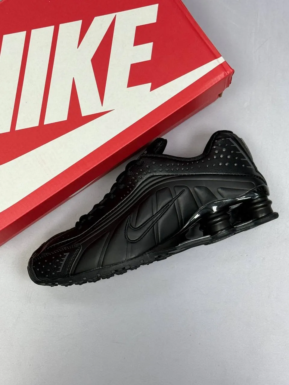 Nike Shox R4