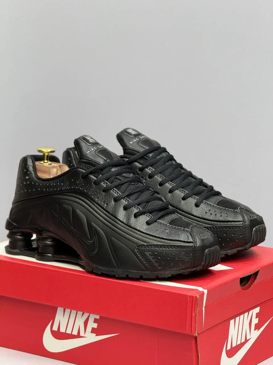 Nike Shox R4