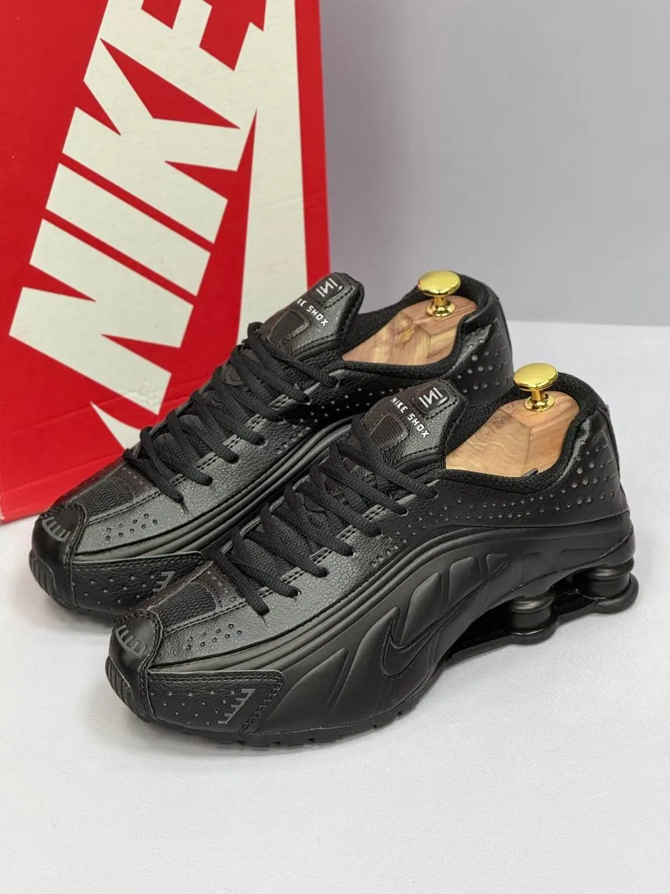 Nike Shox R4