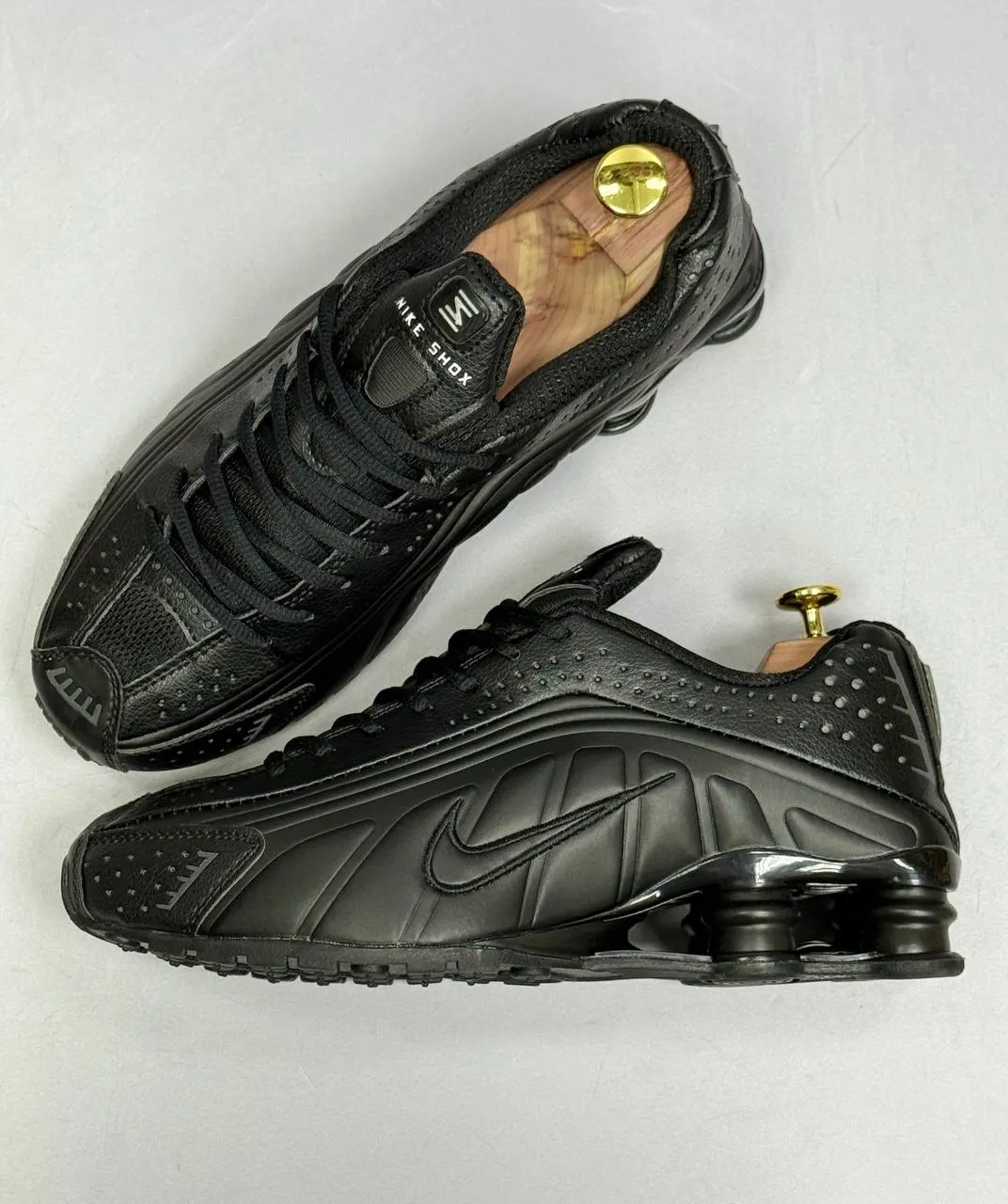 Nike Shox R4