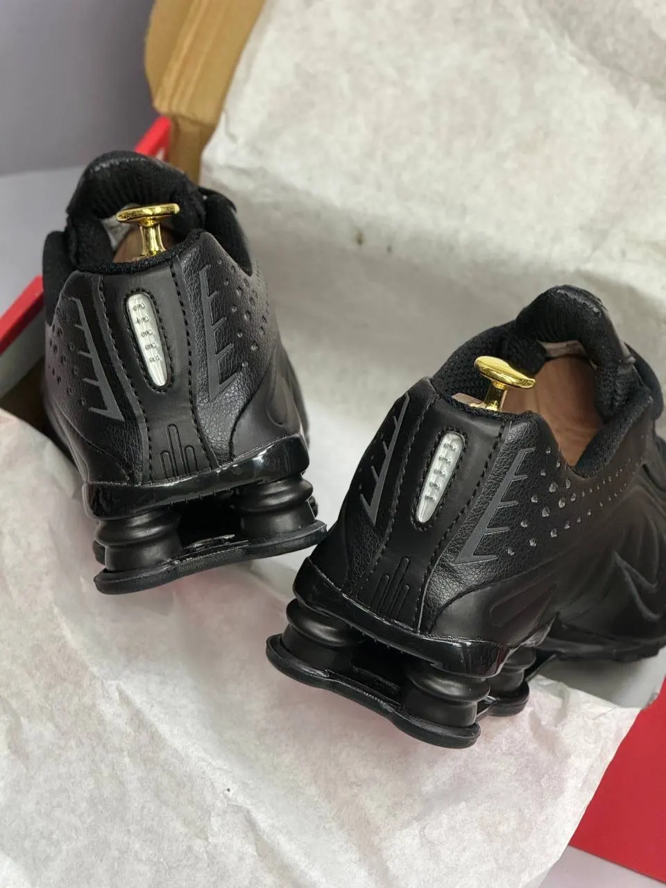 Nike Shox R4
