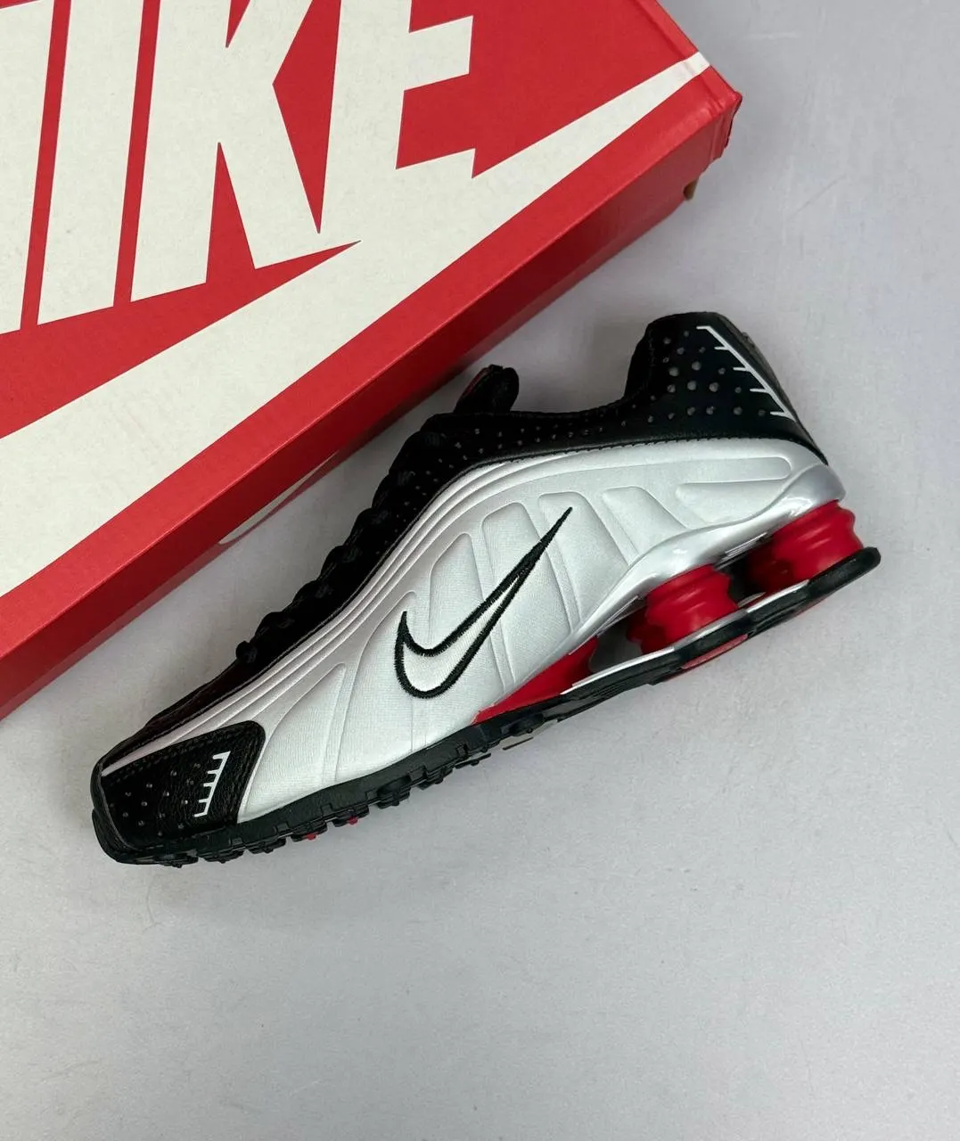 Nike Shox R4