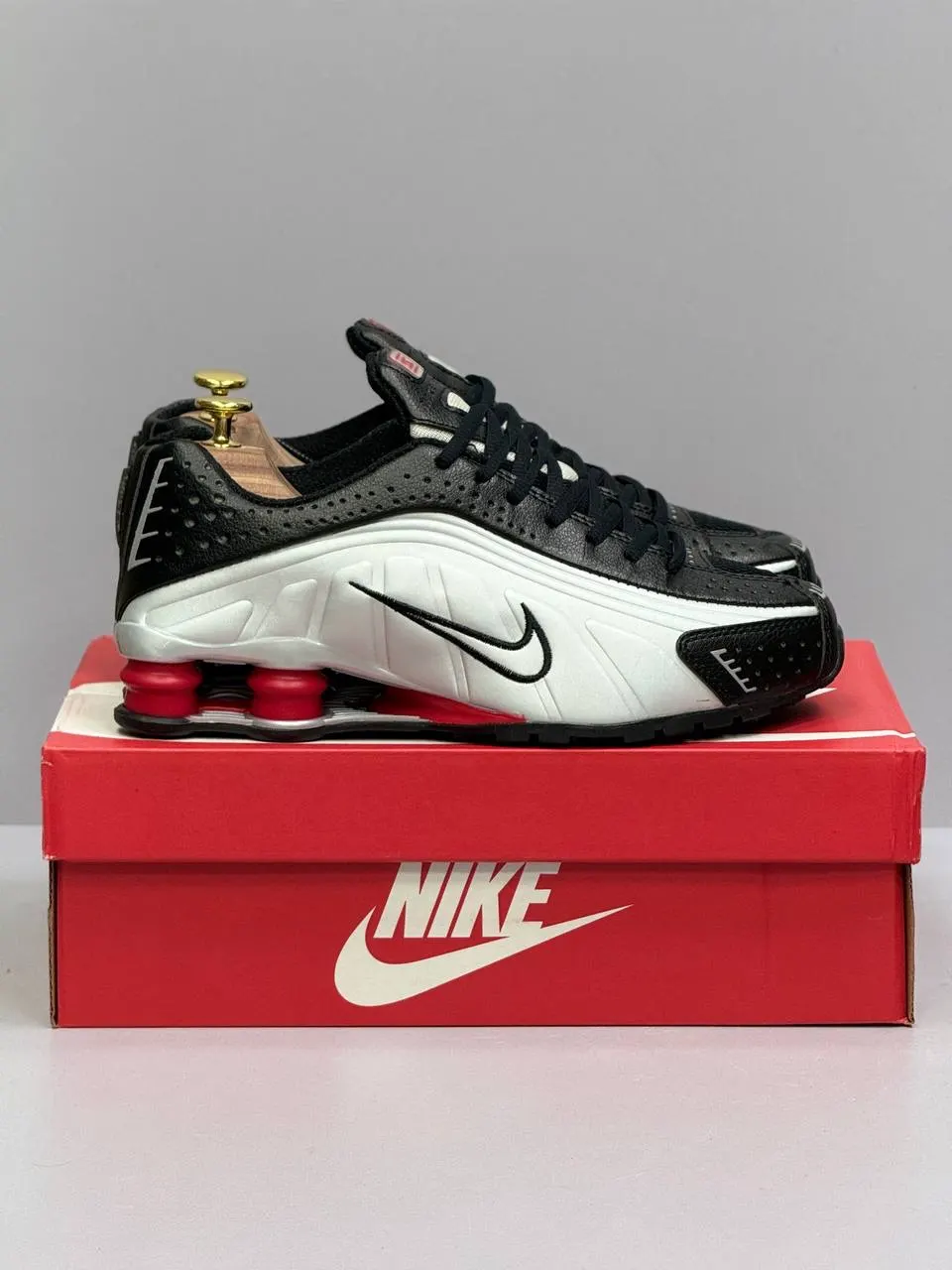 Nike Shox R4