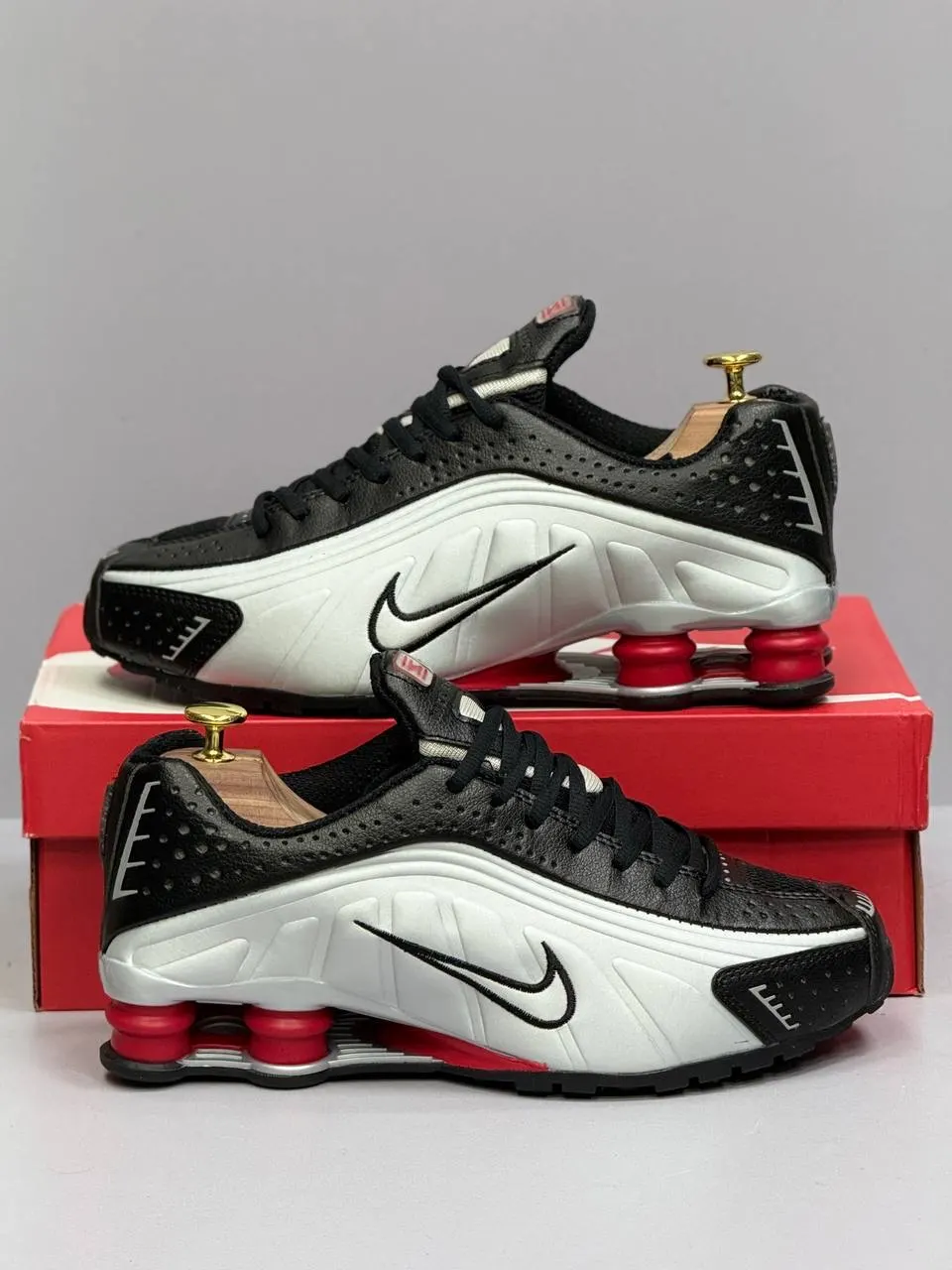 Nike Shox R4