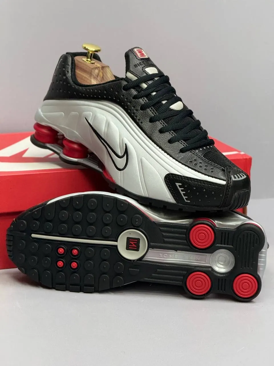 Nike Shox R4