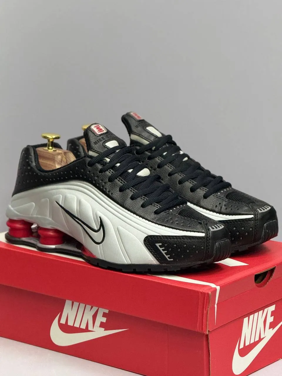 Nike Shox R4